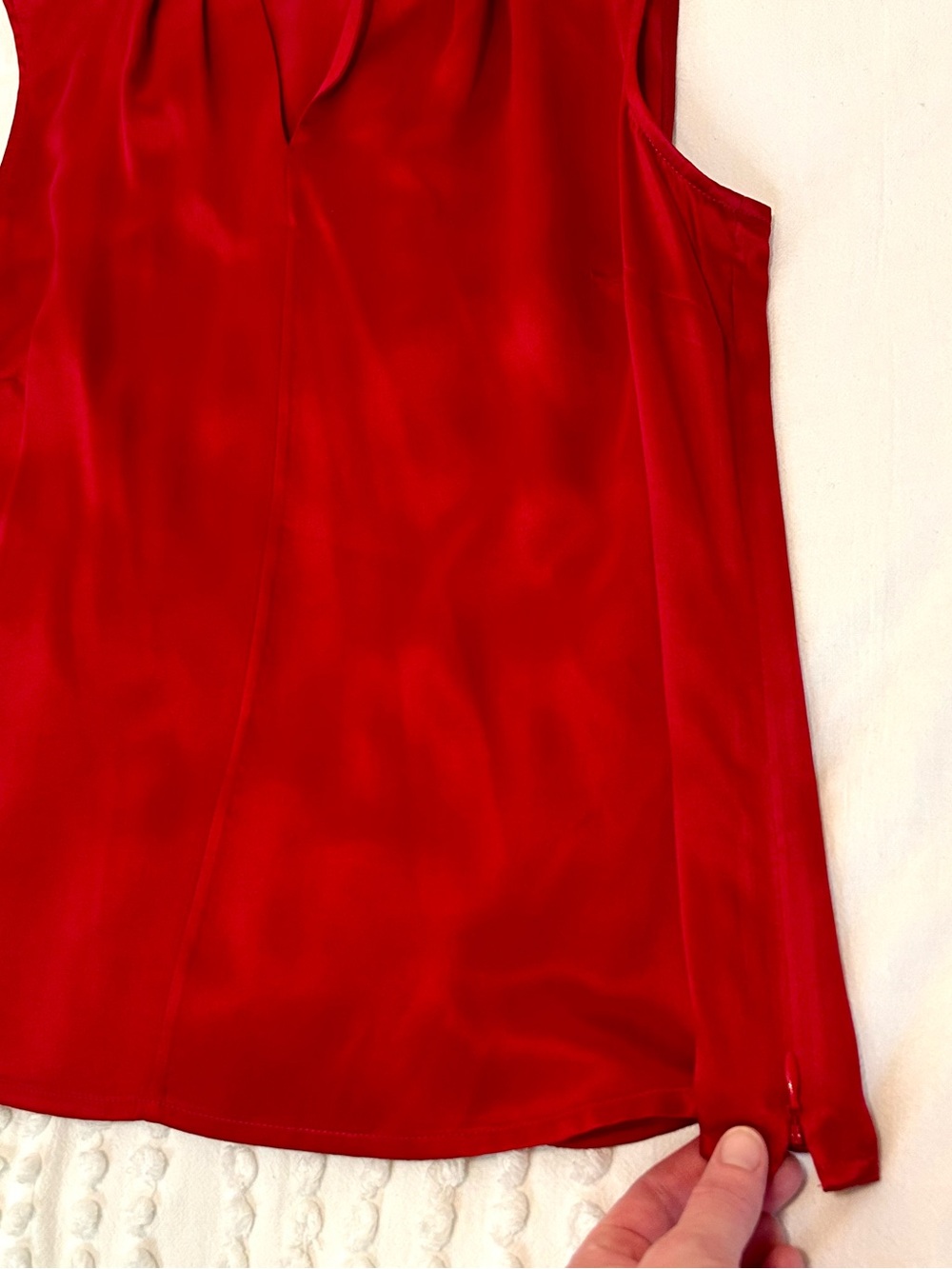 Talbots Women’s Ruby Red V-Neck Silk Satin pleated Sleeveless Blouse Sz 14 - Picture 8 of 12